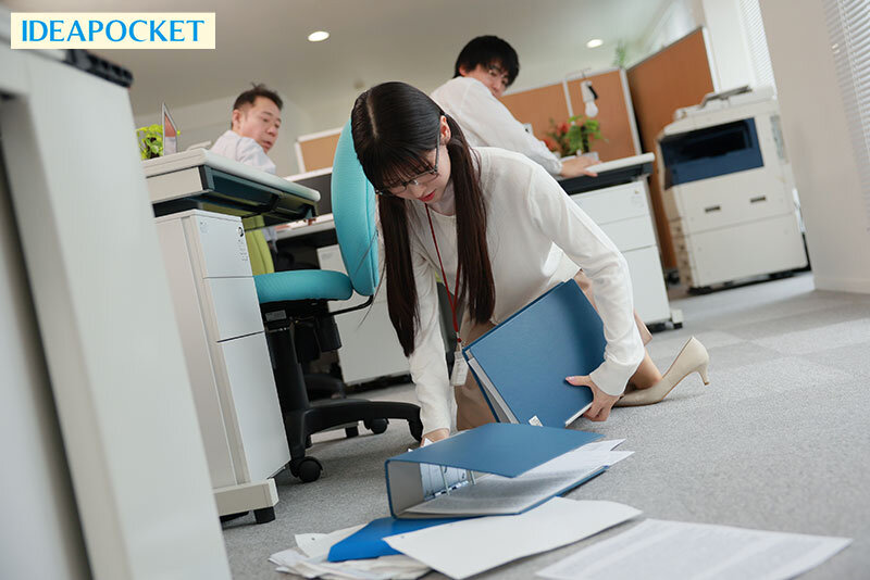 Nghỉ làm để mây mưa với em cấp dưới gợi cảm Momo Sakura